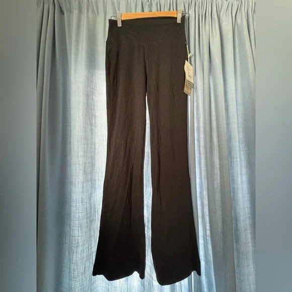 Vuori Halo Slim Flare Pant - Picture 3 of 6